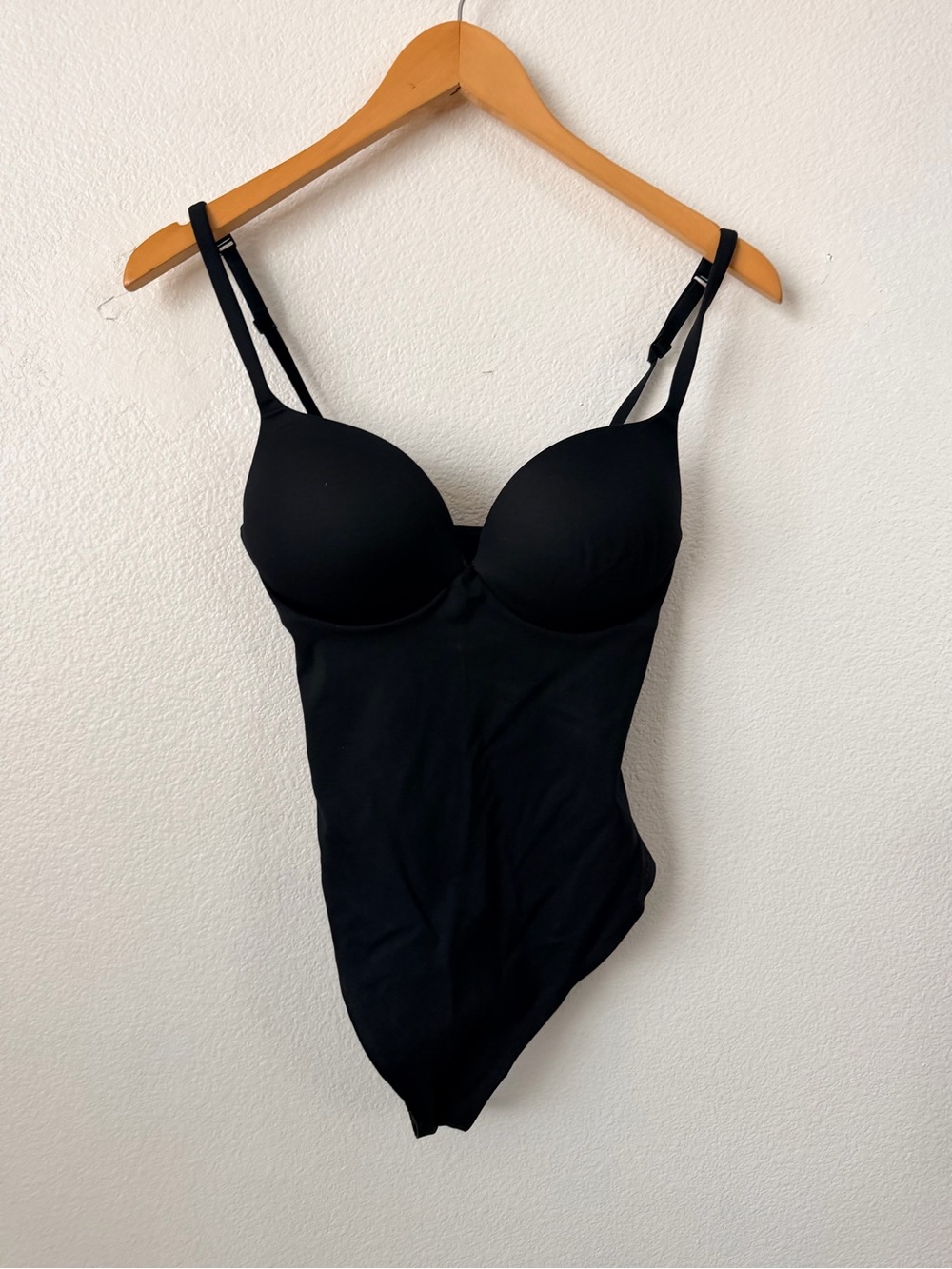 SKIMS Ultimate Body Thong Bodysuit Onyx Black Size XS NWT Sculpting Shapewear - Picture 2 of 5